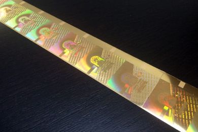 Coloured hologram in coil for hot stamping application